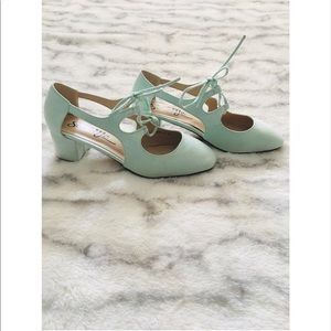 ⭐️Pastel Teal/Green Short Heel⭐️